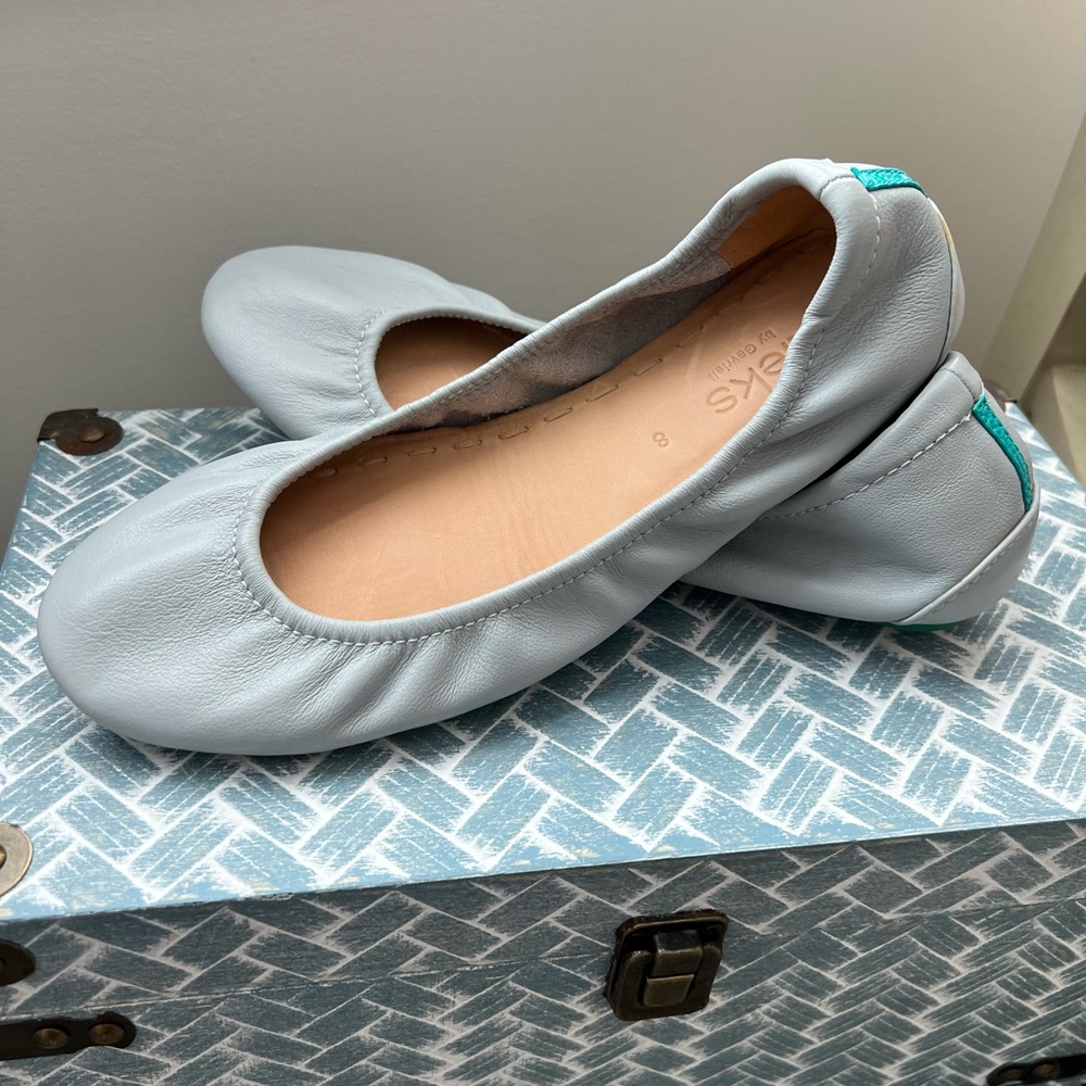 TIeks size 8 EUC cool gray